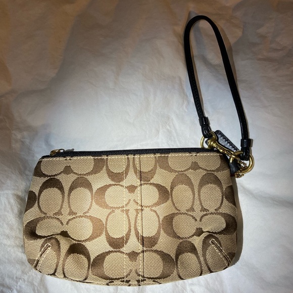 Coach wristlet - Picture 3 of 6